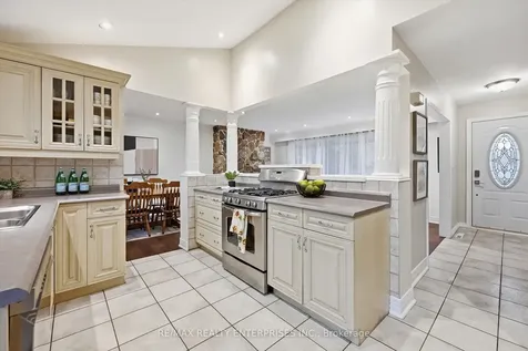 5187 Carousel Court Burlington ON L7L 3W7