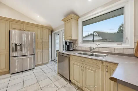 5187 Carousel Court Burlington ON L7L 3W7