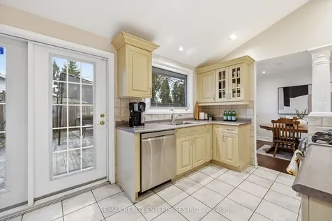 5187 Carousel Court Burlington ON L7L 3W7