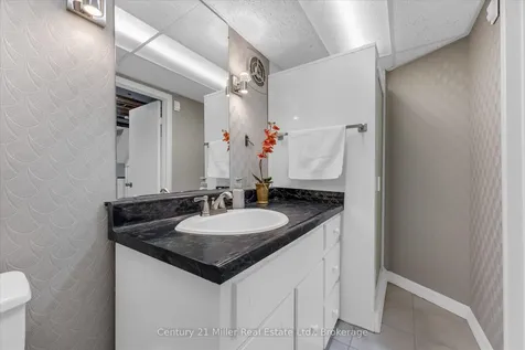 534 Elwood Road Burlington ON L7N 3C7