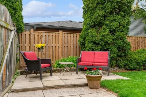 534 Elwood Road Burlington ON L7N 3C7