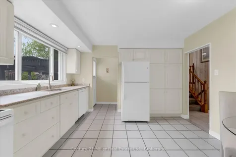 534 Elwood Road Burlington ON L7N 3C7