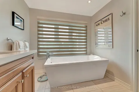 2008 Peak Place Oakville ON L6H 5T2