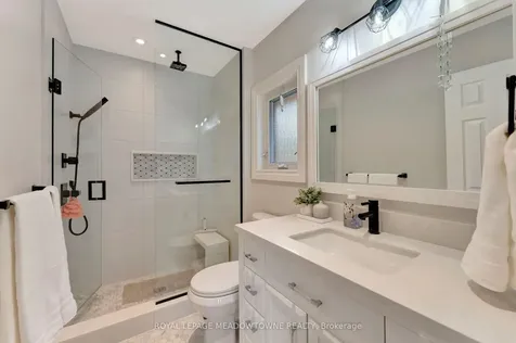 2008 Peak Place Oakville ON L6H 5T2