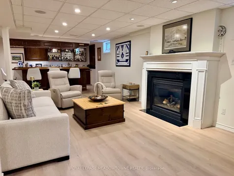 2008 Peak Place Oakville ON L6H 5T2