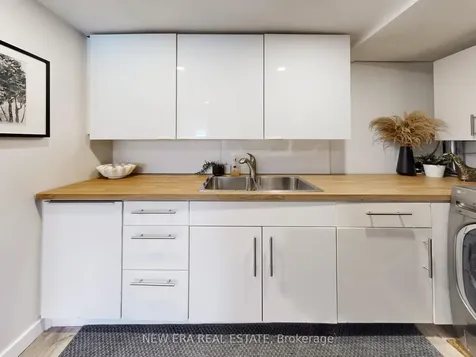 2611 Truscott Drive Mississauga ON L5J 2B6