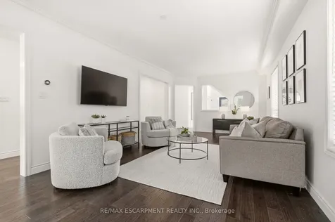 1379 Liverpool Street Oakville ON L6M 4P1