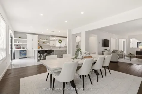 1379 Liverpool Street Oakville ON L6M 4P1