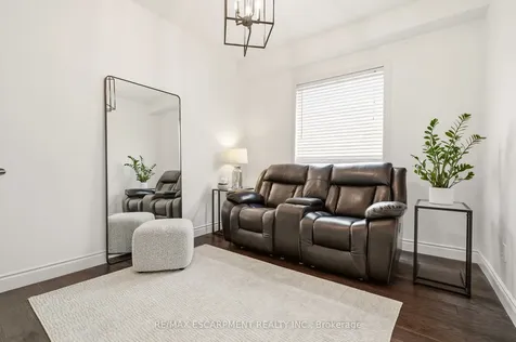 1379 Liverpool Street Oakville ON L6M 4P1