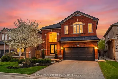 1379 Liverpool Street Oakville ON L6M 4P1