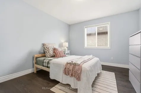 1379 Liverpool Street Oakville ON L6M 4P1