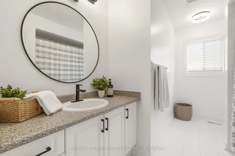 1379 Liverpool Street Oakville ON L6M 4P1