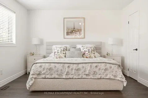 1379 Liverpool Street Oakville ON L6M 4P1