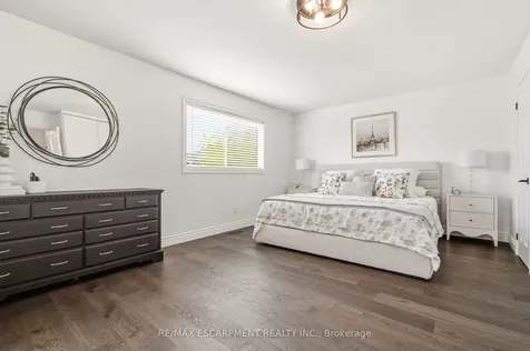 1379 Liverpool Street Oakville ON L6M 4P1