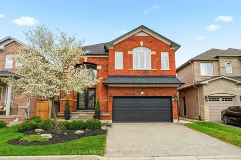 1379 Liverpool Street Oakville ON L6M 4P1