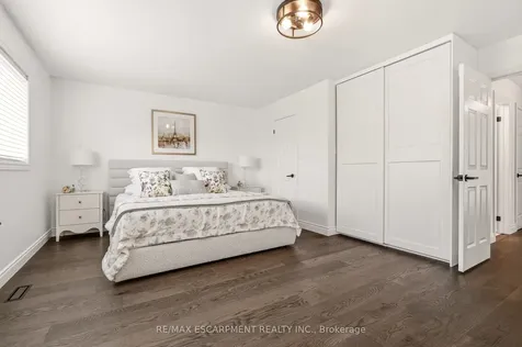 1379 Liverpool Street Oakville ON L6M 4P1