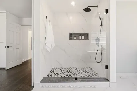 1379 Liverpool Street Oakville ON L6M 4P1