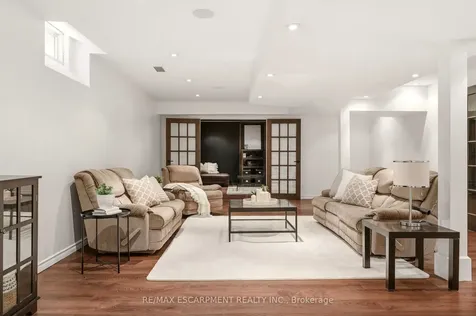 1379 Liverpool Street Oakville ON L6M 4P1