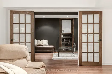 1379 Liverpool Street Oakville ON L6M 4P1
