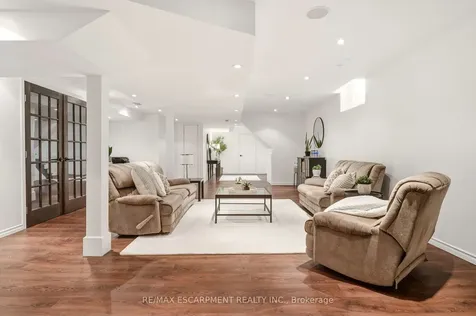 1379 Liverpool Street Oakville ON L6M 4P1
