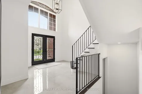 1379 Liverpool Street Oakville ON L6M 4P1