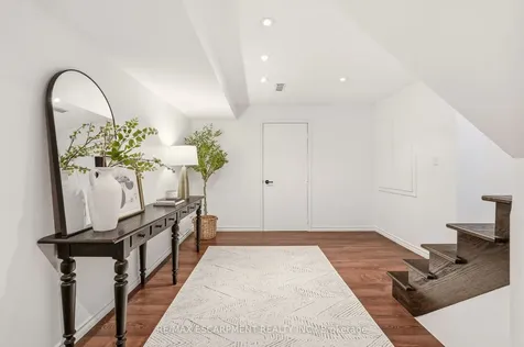 1379 Liverpool Street Oakville ON L6M 4P1