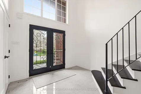 1379 Liverpool Street Oakville ON L6M 4P1