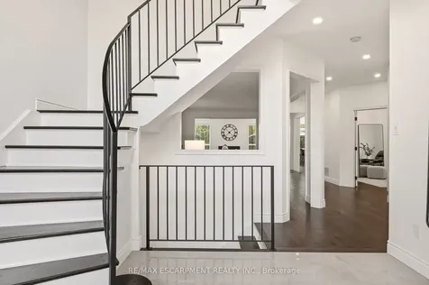 1379 Liverpool Street Oakville ON L6M 4P1