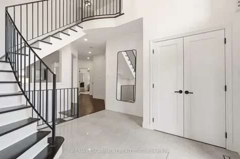 1379 Liverpool Street Oakville ON L6M 4P1