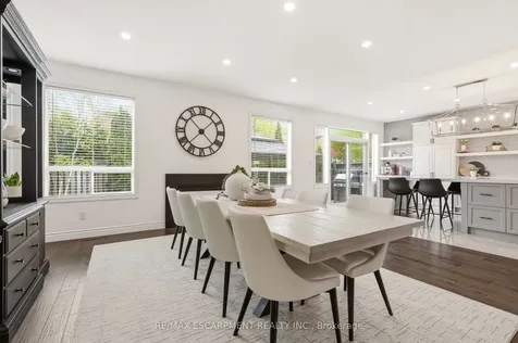 1379 Liverpool Street Oakville ON L6M 4P1