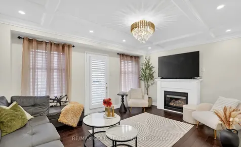 109 Crystal Glen Crescent Brampton ON L6X 0K8