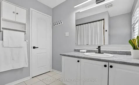 109 Crystal Glen Crescent Brampton ON L6X 0K8