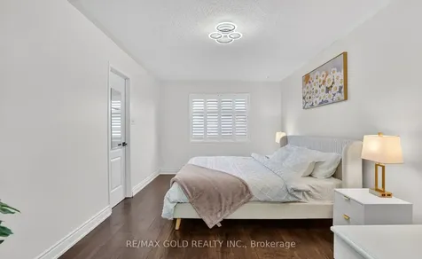 109 Crystal Glen Crescent Brampton ON L6X 0K8