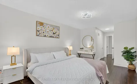 109 Crystal Glen Crescent Brampton ON L6X 0K8