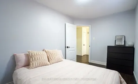 109 Crystal Glen Crescent Brampton ON L6X 0K8