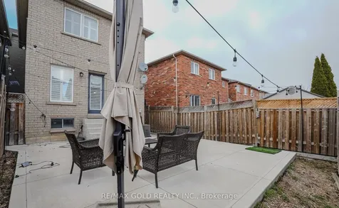 109 Crystal Glen Crescent Brampton ON L6X 0K8