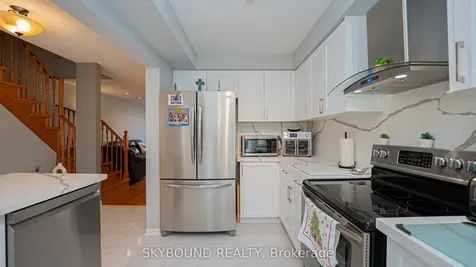 1588 South Parade Court Mississauga ON L5M 6E7