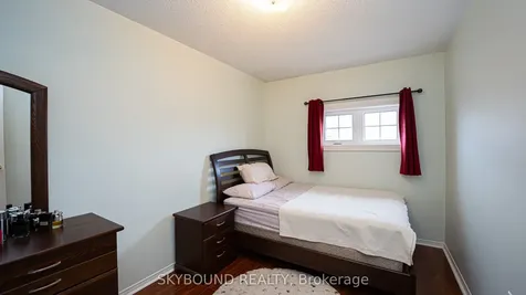 1588 South Parade Court Mississauga ON L5M 6E7