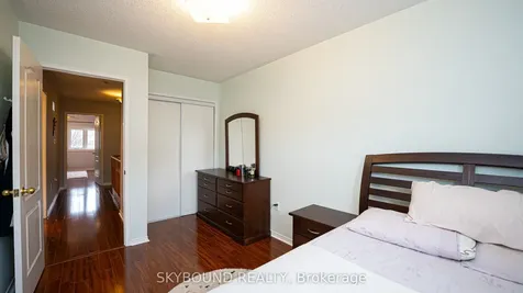 1588 South Parade Court Mississauga ON L5M 6E7