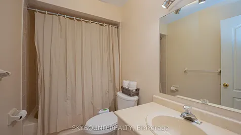 1588 South Parade Court Mississauga ON L5M 6E7