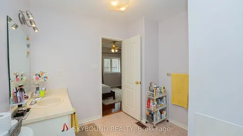 1588 South Parade Court Mississauga ON L5M 6E7