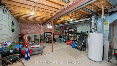 1588 South Parade Court Mississauga ON L5M 6E7