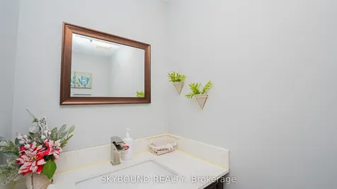 1588 South Parade Court Mississauga ON L5M 6E7