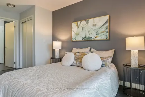 150 Sabina Drive Oakville ON L6H 0W3