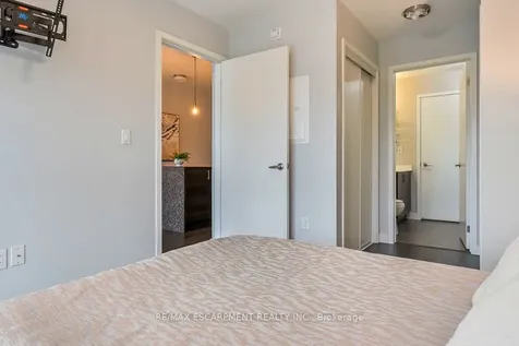 150 Sabina Drive Oakville ON L6H 0W3