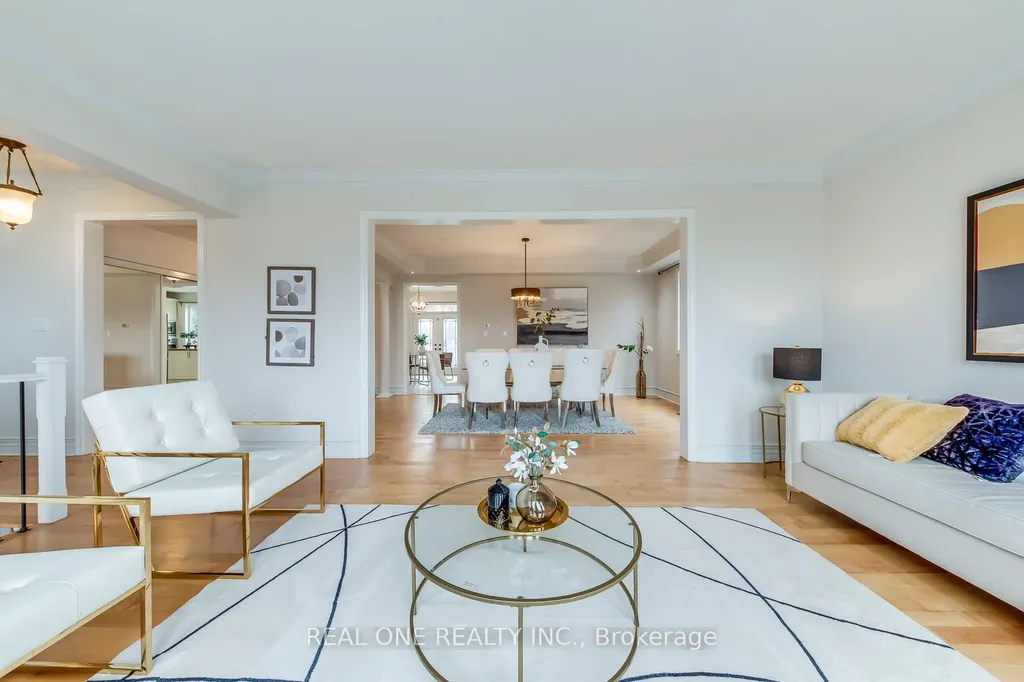 2326 Rockingham Drive Oakville ON L6H 7J4