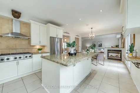 2326 Rockingham Drive Oakville ON L6H 7J4