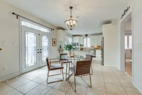 2326 Rockingham Drive Oakville ON L6H 7J4