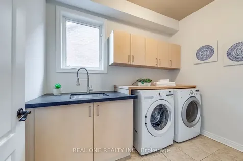 2326 Rockingham Drive Oakville ON L6H 7J4