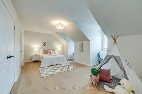 2326 Rockingham Drive Oakville ON L6H 7J4